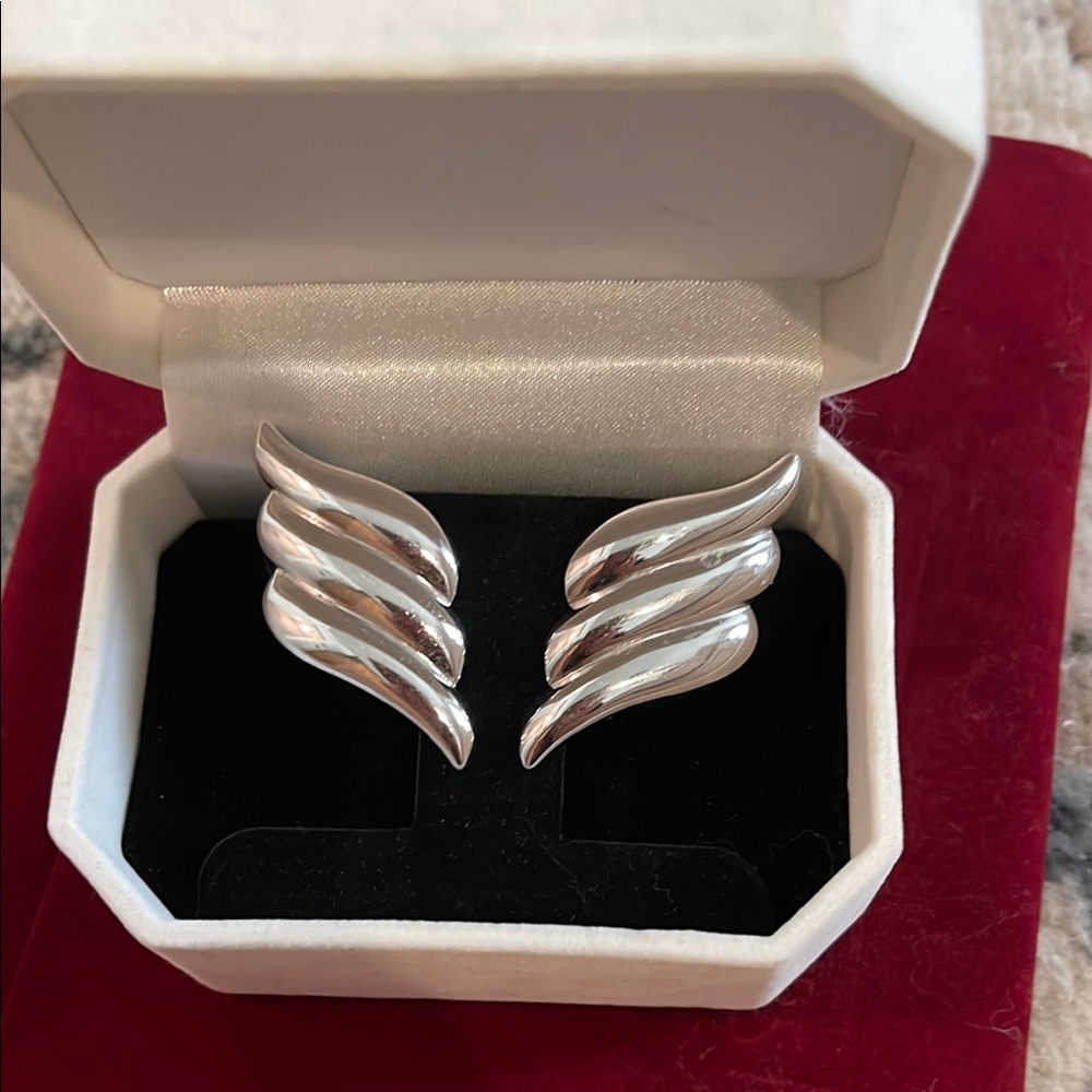 Sculptural Silver Earrings with Modern Design
